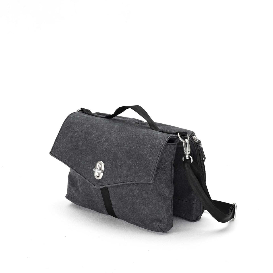 Qwstion Shoulderbag: Washed Black