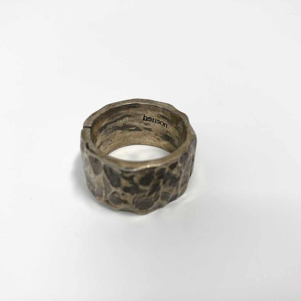 Henson Carved Split Ring