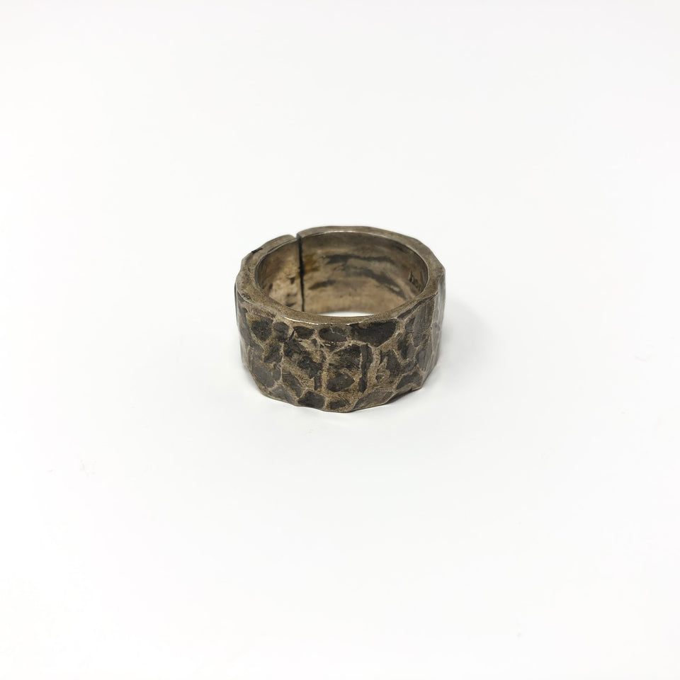Henson Carved Split Ring